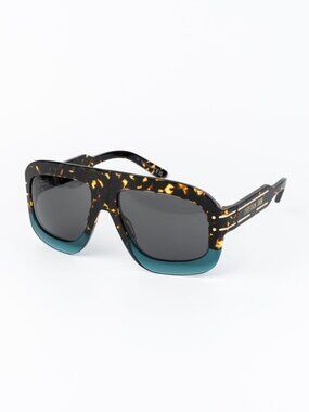 NEW Dior MISSDIOR B4U CD40105U 01V 12B0 Shiny Black Blue Unisex Sunglasses Dior Women Sunglasses Black Blue Cat Eye CD40105U 01V 12B0  main image 4